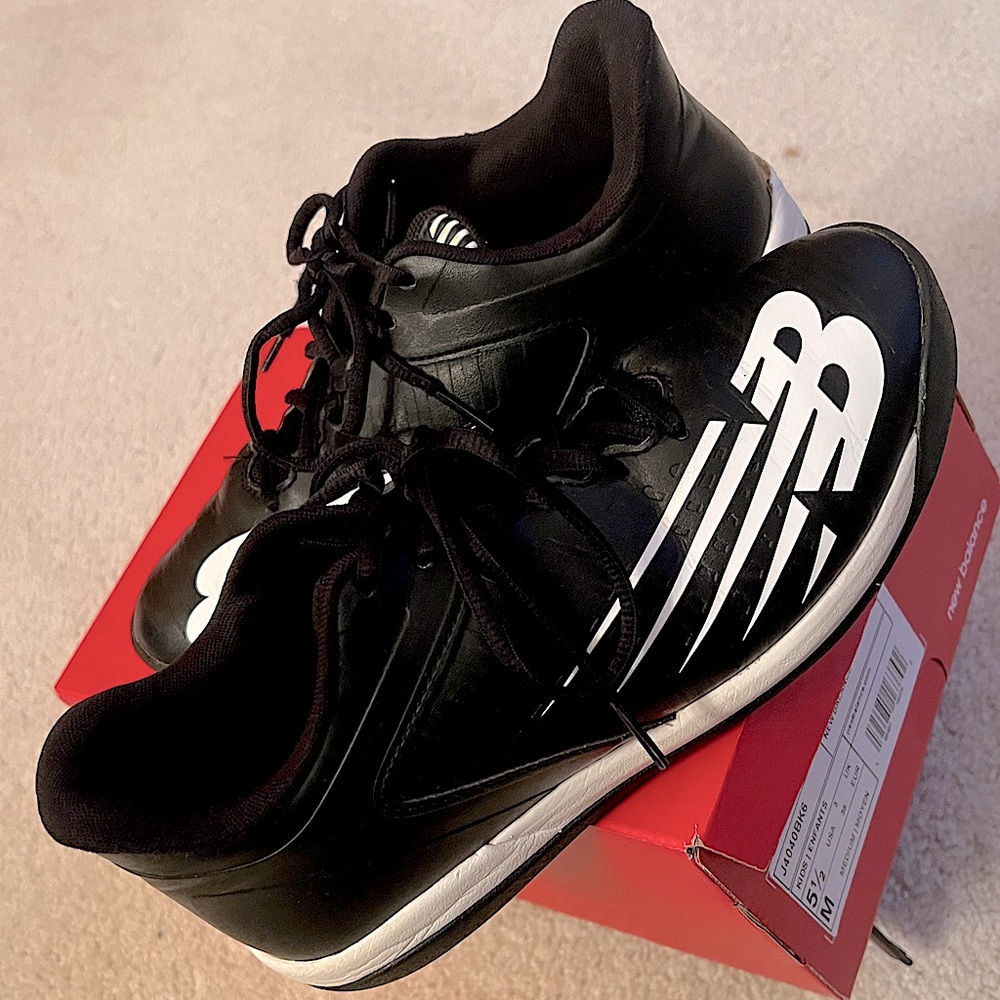 New Balance 4040V6 Molded “Black/White” Men’s/Boy’s Baseball Cleat (Size 5.5)